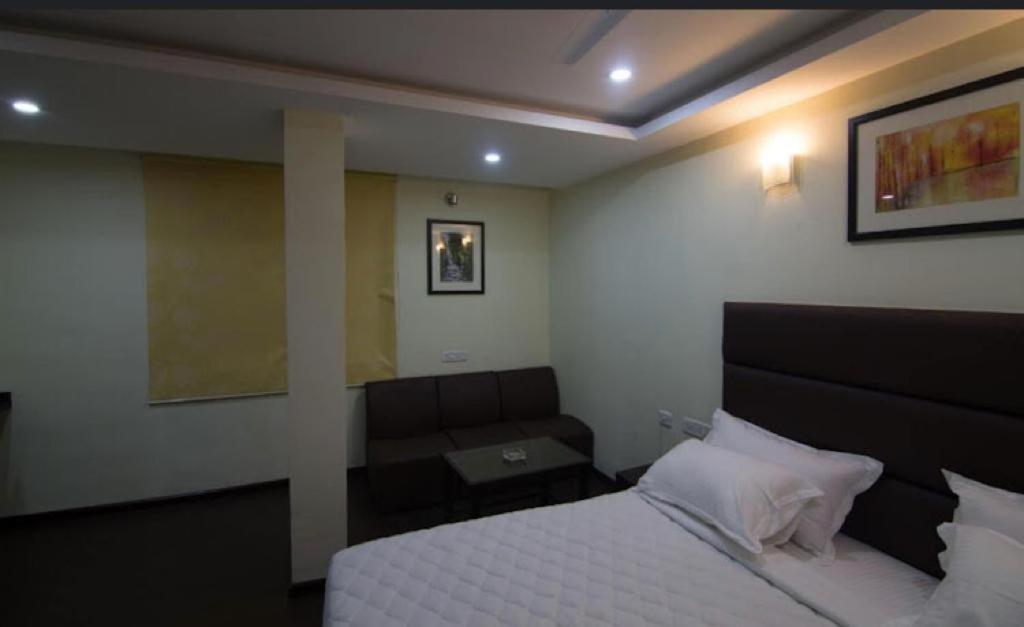Ample Yard Otel Chennai Dış mekan fotoğraf