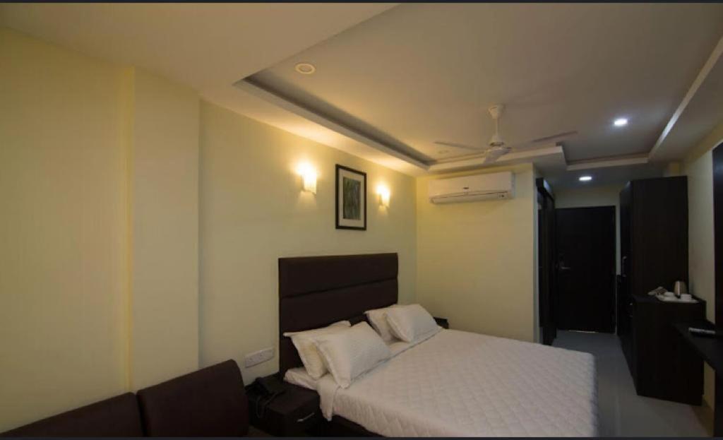 Ample Yard Otel Chennai Dış mekan fotoğraf