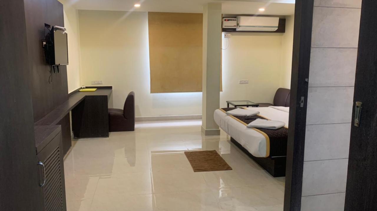 Ample Yard Otel Chennai Dış mekan fotoğraf